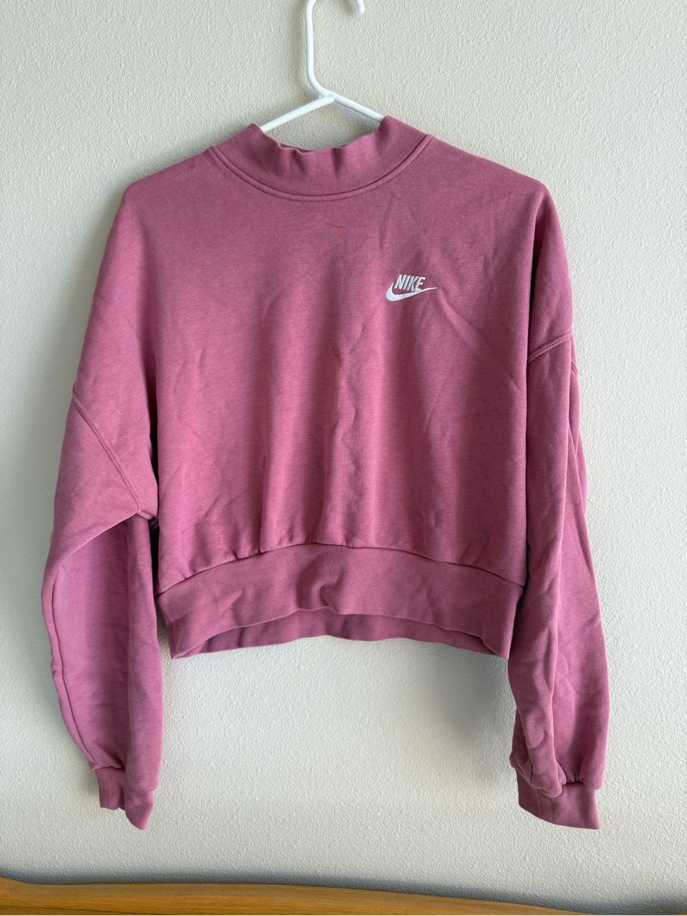 Nike Women's Dusty Rose Cropped Fleece Pullover